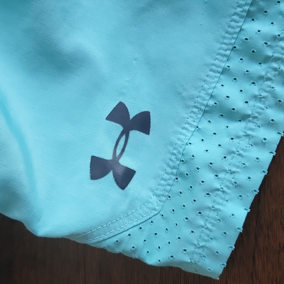 Under Armour, Swim Trunks with Liner, Boys Sz 5, 100% Polyester, Machine Washabl - Picture 3 of 7